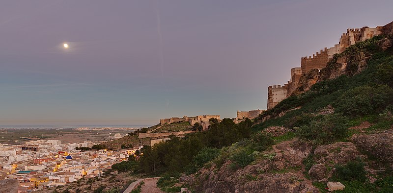 Archivo:Castillo de Sagunto, España, 2015-01-03, DD 18-20 HDR.JPG