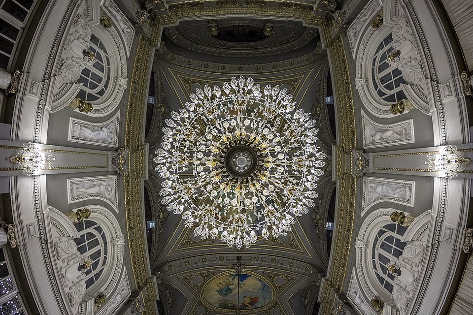 Archivo:AytoValencia SalonCristal Lampara Fisheye.jpg