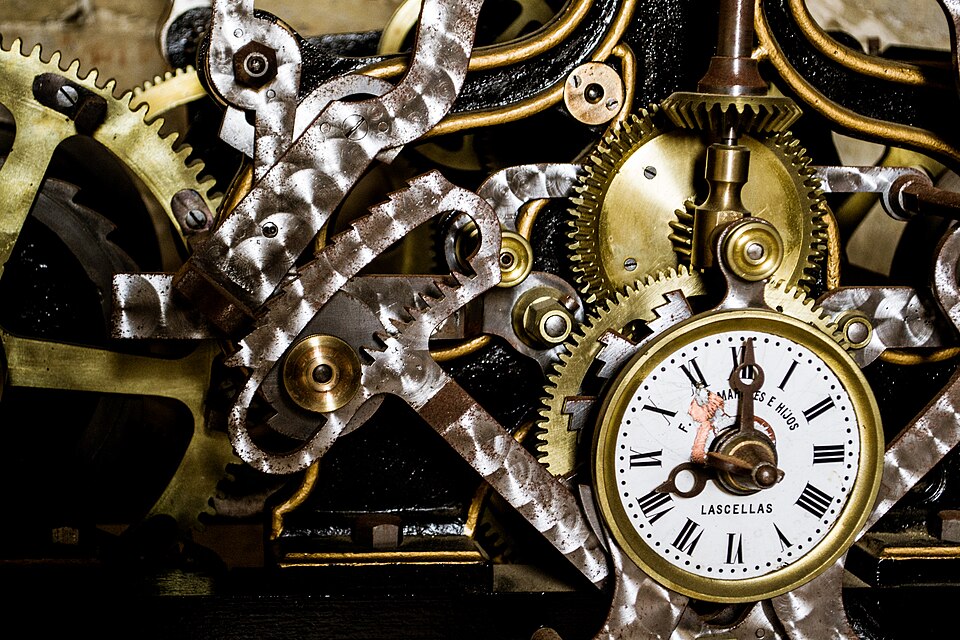 Archivo:Mecanismo del reloj.jpg