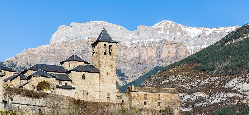 Archivo:Iglesia de San Salvador, Torla, Huesca, España, 2015-01-07, DD 02.JPG
