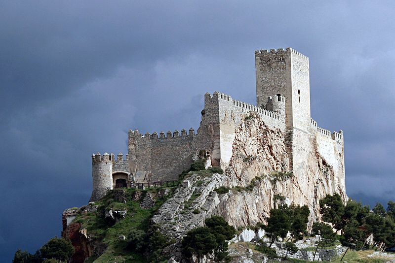 Archivo:Castillo de Almansa sobre el cerro del Aguila.jpg
