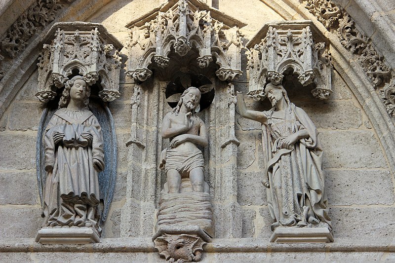Archivo:Catedral de Sevilla. Portada del Bautismo. 01.JPG