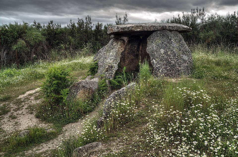 Archivo:Dolmen Cajirón 2.jpg