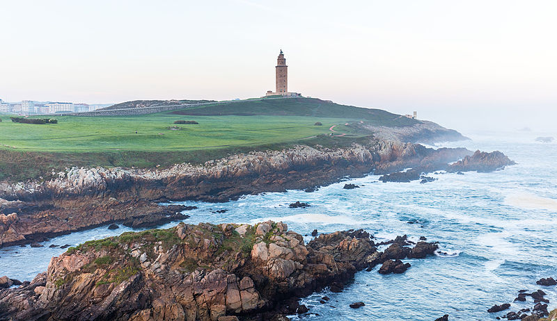 Archivo:Torre de Hércules, La Coruña, España, 2015-09-25, DD 32-34 HDR.jpg