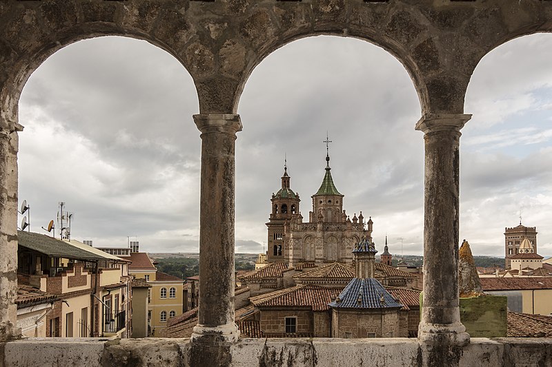 Archivo:Catedral Arcos Desde Museo.jpg