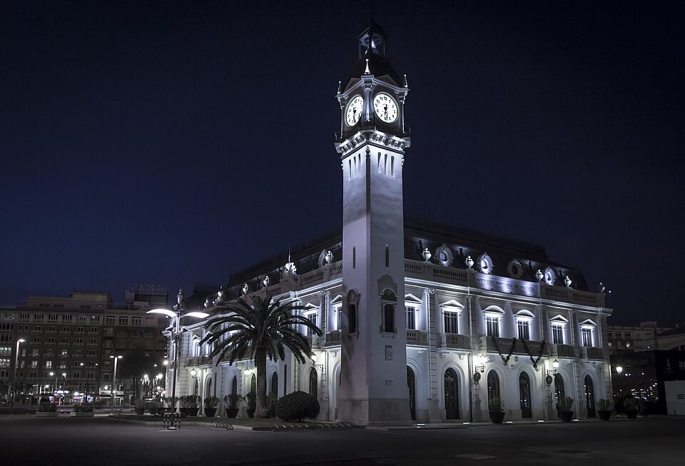 Archivo:Edificio Reloj.jpg