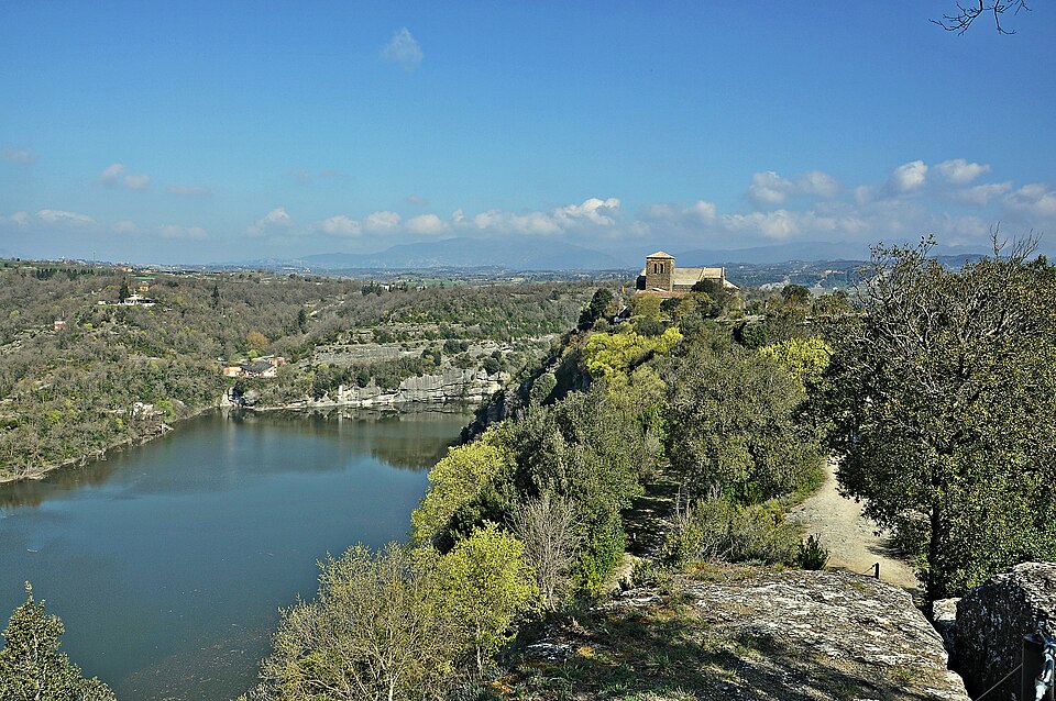 Archivo:Monasterio de Sant Pere de Casserres (19).JPG