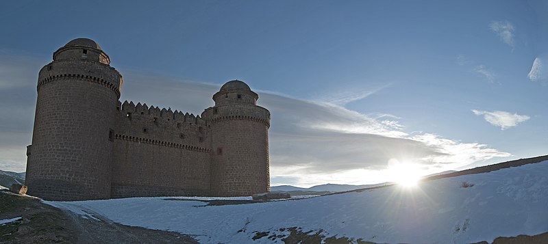 Archivo:Castillo de la Calahorra (La Calahorra, Granada).jpg