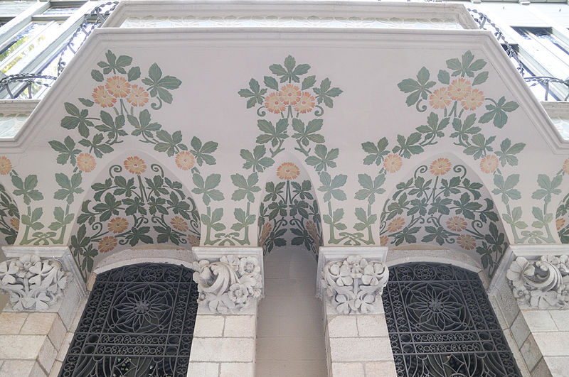 Archivo:Palacio del Barón de Quadras, detalle fachada posterior.jpg