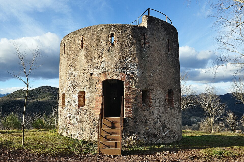 Archivo:Torres de turo de Sant Francesc-Olot (2).JPG