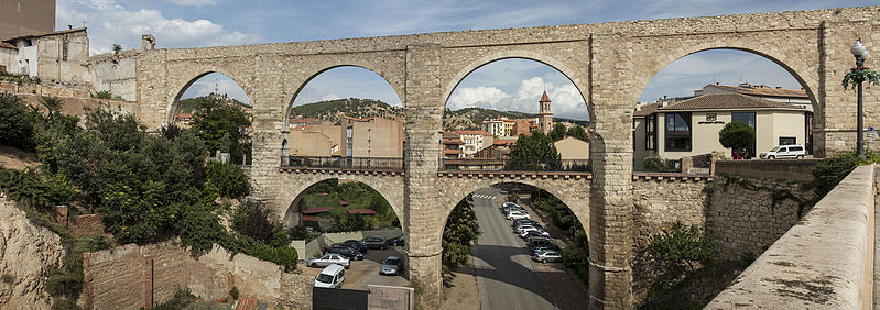 Archivo:Acueducto Arcos Teruel Panorama.jpg