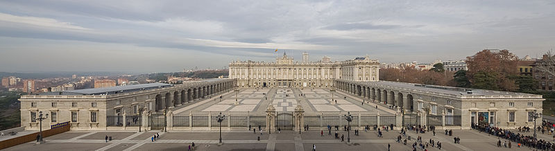 Archivo:Palacio Real, Madrid, España, 2014-12-27, DD 15-17 PAN.JPG