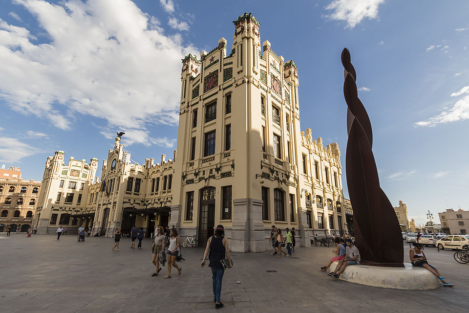 Archivo:Estacion Norte Escultura.jpg