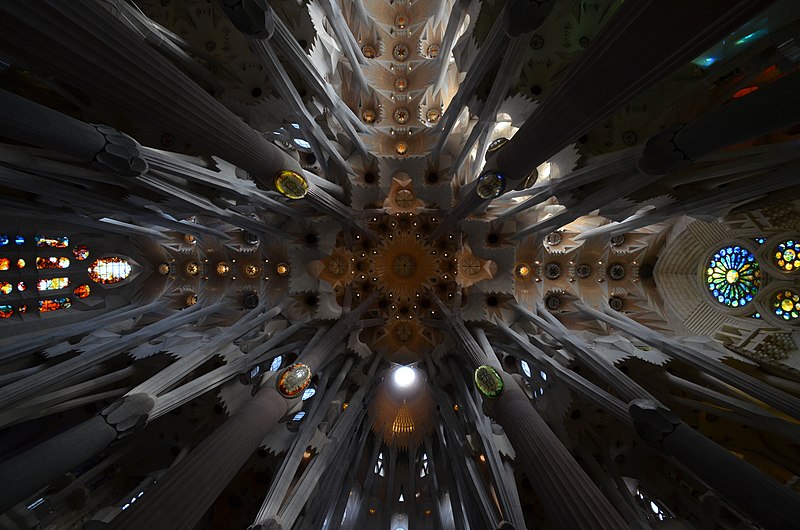 Archivo:Croisée du transept - Sagrada Familia (Barcelone).JPG
