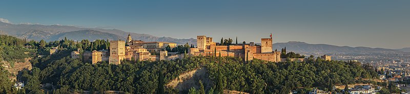 Archivo:Alhambra evening panorama Mirador San Nicolas large pano 0EV sRGB.jpg