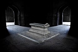 Tomb of Safdarjung, New Delhi.jpg