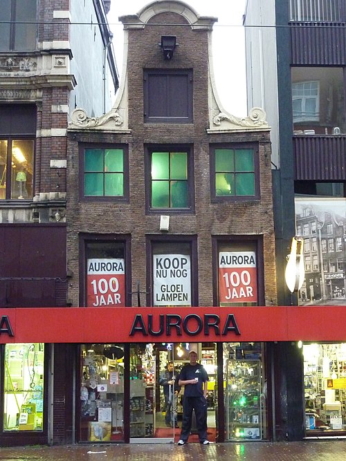 Archivo:Amsterdam - Vijzelstraat 27-35 (halsgevel).JPG