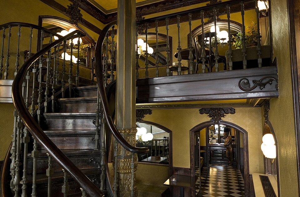 Archivo:Pamplona Café Iruña 02.jpg