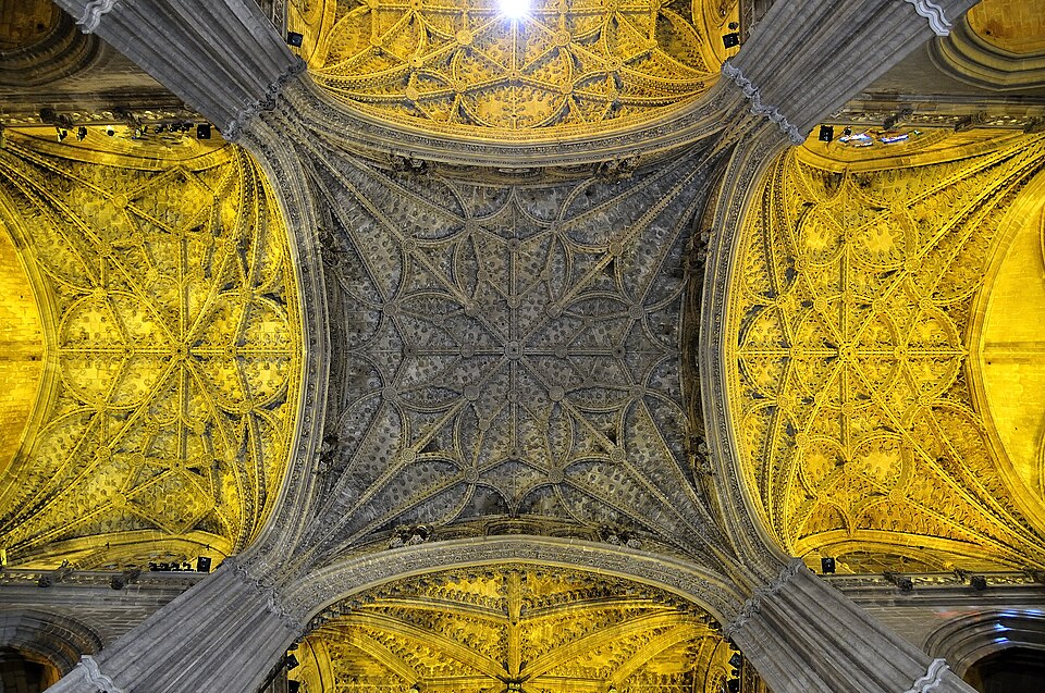 Archivo:Contrapicado catedral de Sevilla..jpg