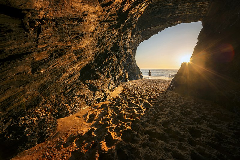 Archivo:Sunset Cave.jpg