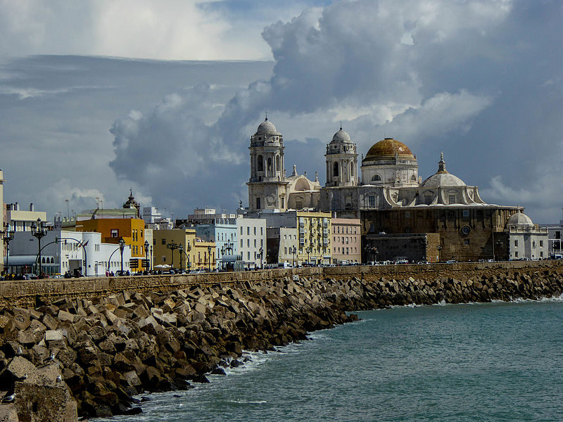 Archivo:Cádiz, mar y conjunto histórico.jpg