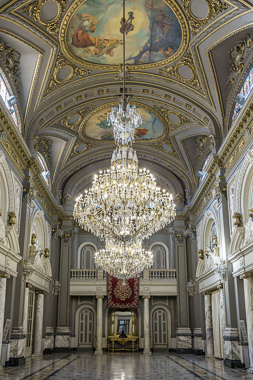 Archivo:AytoValencia SalonCristal Frontal.jpg