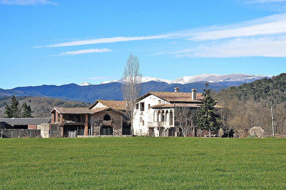 Archivo:Masia de mas Estrada-Sant Joan les Fonts.JPG