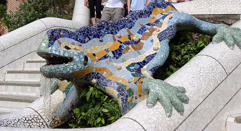 Archivo:Reptil Parc Guell Barcelona.jpg