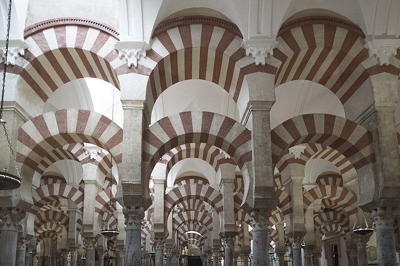 Archivo:Arcos de la Mezquita de Córdoba.jpg