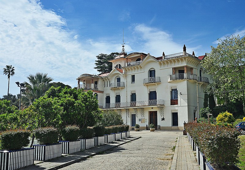 Archivo:Villa Flora-Canet de Mar.JPG