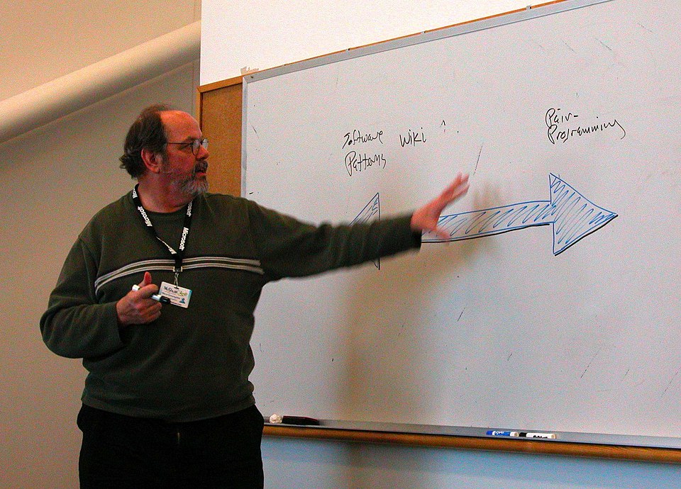 Archivo:Ward Cunningham presenting.jpg
